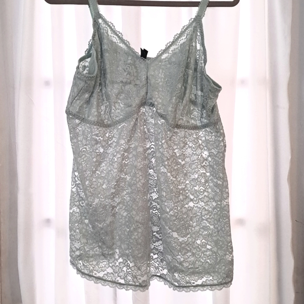 NWOT TORRID LACE CAMI SIZE 3